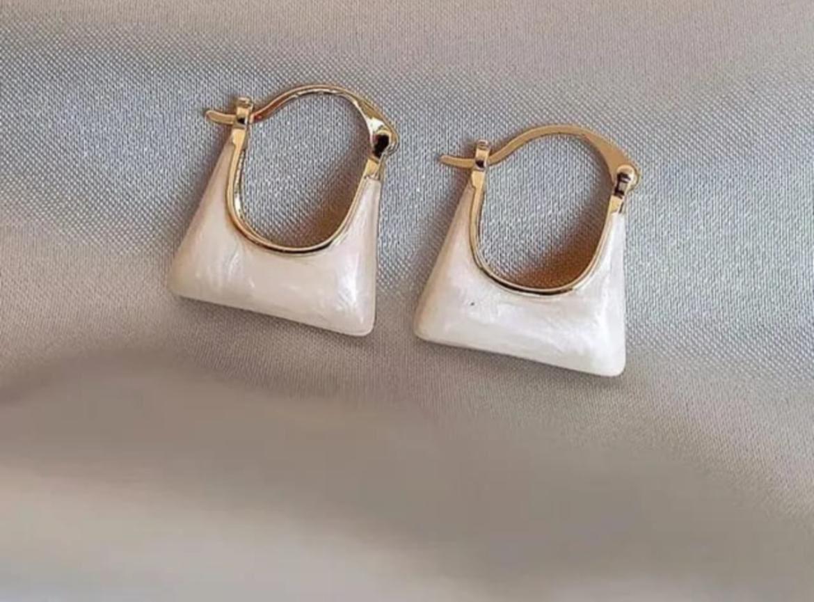 Minimal Bag Hoops