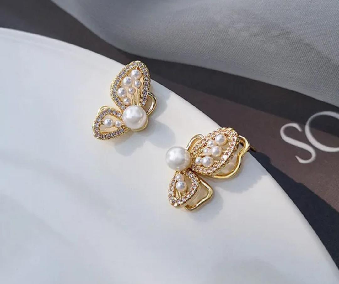 Butterfly Minimal Pearl Studs