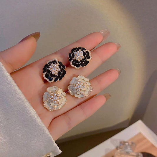 Trending Floral Studs