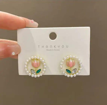 Flower pearl studs