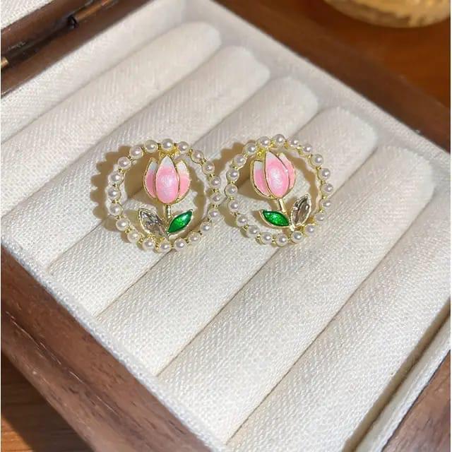 Flower pearl studs