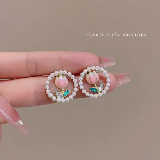 Flower pearl studs