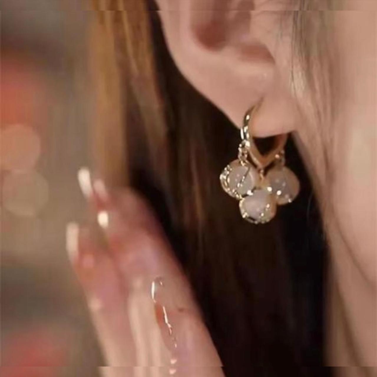 Multi stone minimal hoops