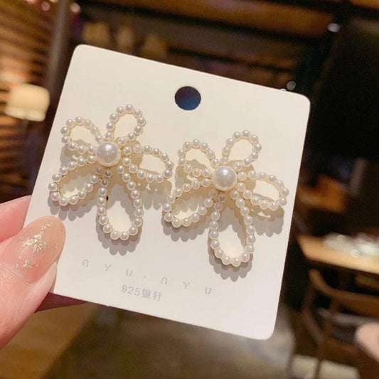 Luxurious Flower Pearl Stud Earrings