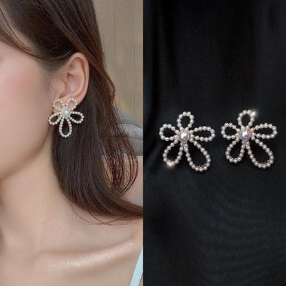 Luxurious Flower Pearl Stud Earrings