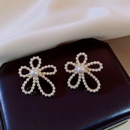 Luxurious Flower Pearl Stud Earrings