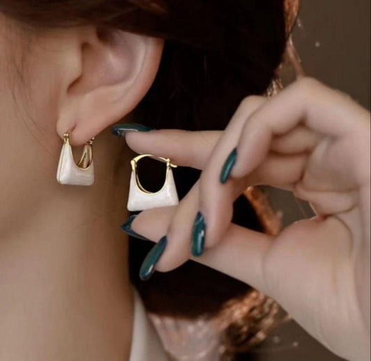 Minimal Bag Hoops