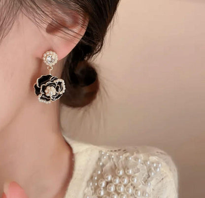 Everyday Look Flower Drop Earrings