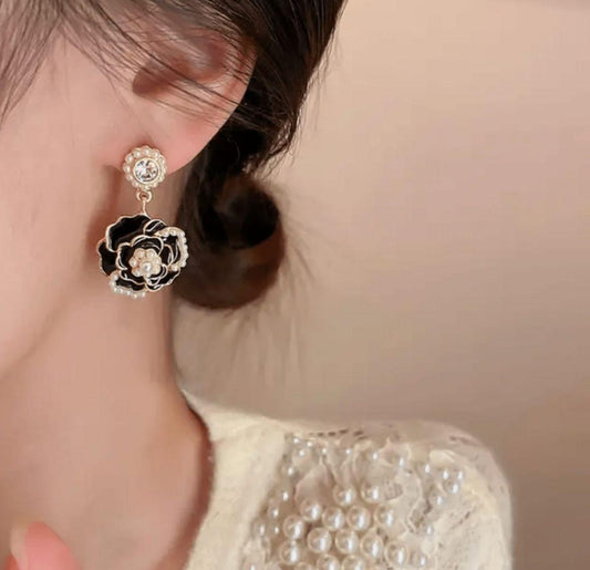 Everyday Look Flower Drop Earrings