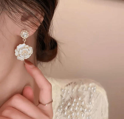 Everyday Look Flower Drop Earrings
