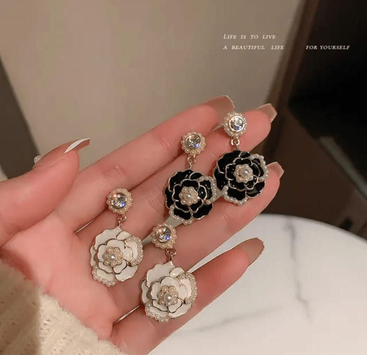 Everyday Look Flower Drop Earrings